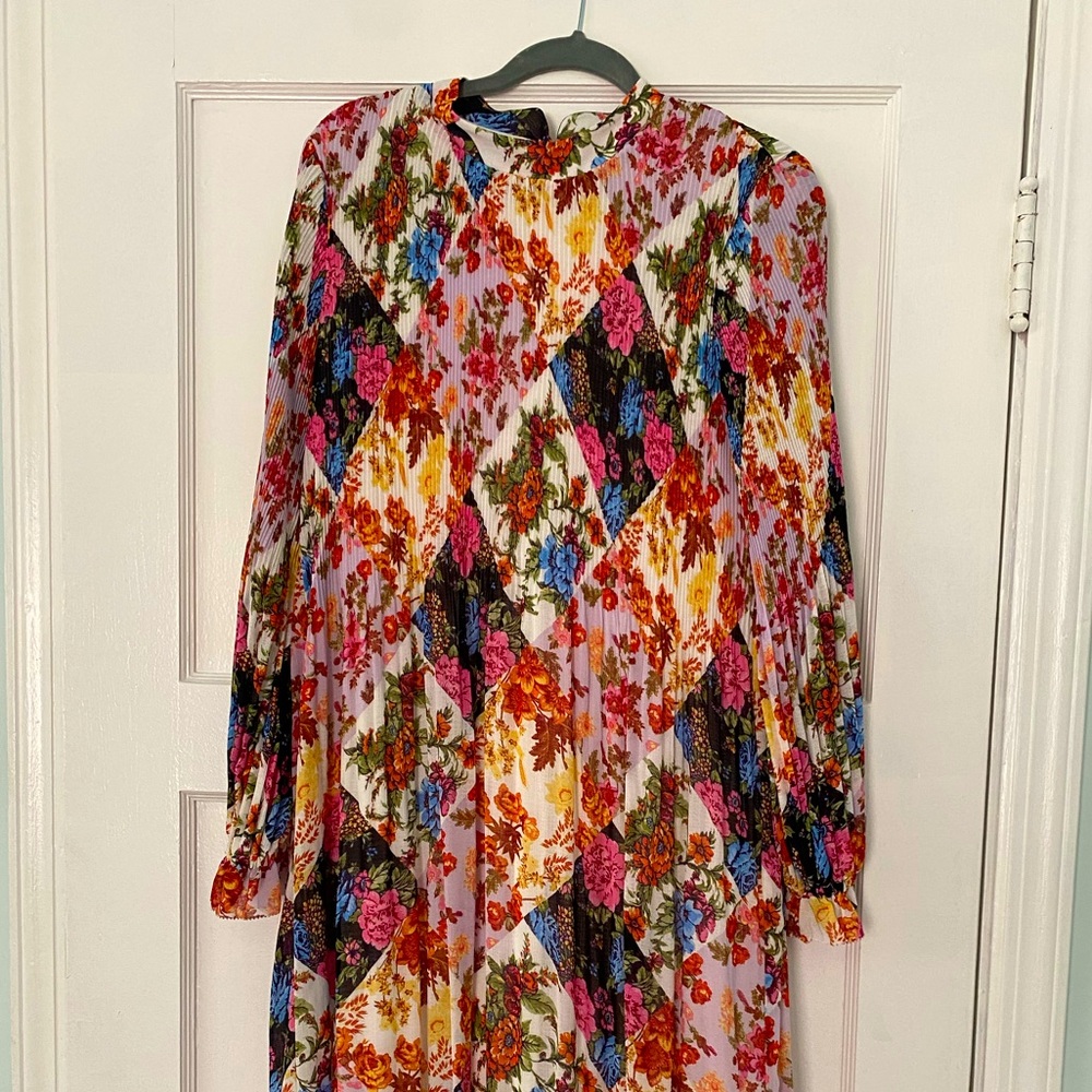 Mid-length below knee flowing floral print Anthropologie dress! Never worn!